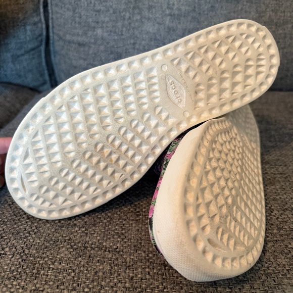 Like New Crocs Citilane Roka Graphic Slip-Ons in Floral - Picture 9 of 9